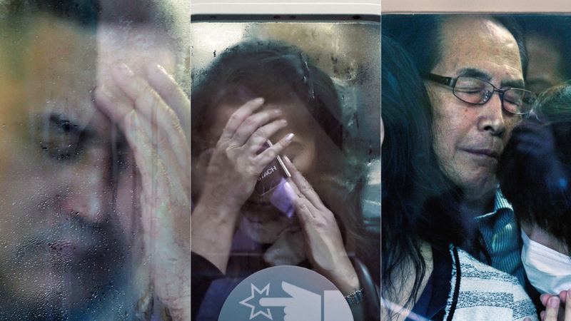 Illustration for article titled Incredibly claustrophobic photos of Tokyo's subway at rush hour
